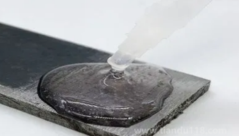 結構膠幾個小時能碰水（結構膠干了后是軟的還是硬的）